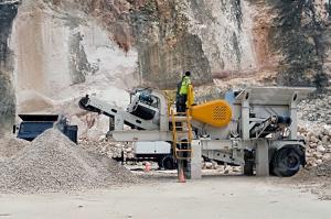 China Highway Mining 300m3/H 810t/H Mobile Jaw Crusher factory