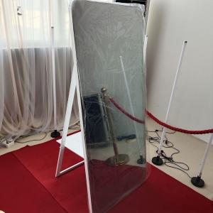 China 65 Inch Selfie Mirror Photo Booth Big Screen white Color For Rent factory