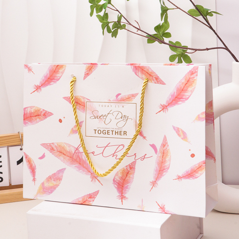 Custom Logo Ivory Board Wedding Candy Souvenir Gift Packaging Paper Bags at Reasonable
