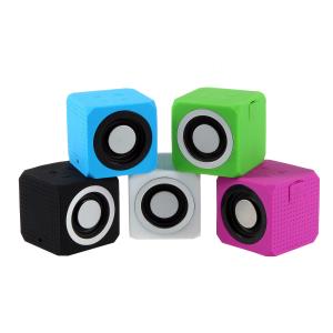 China IPX7 waterproof bluetooth speaker with hook factory