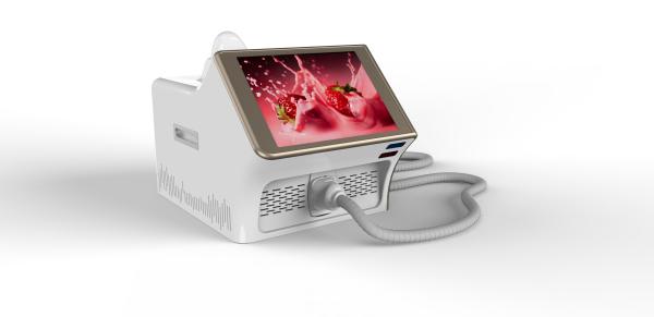 Professional lady use 15 inch 1800w 808nm bikini hair removal machine with CE
