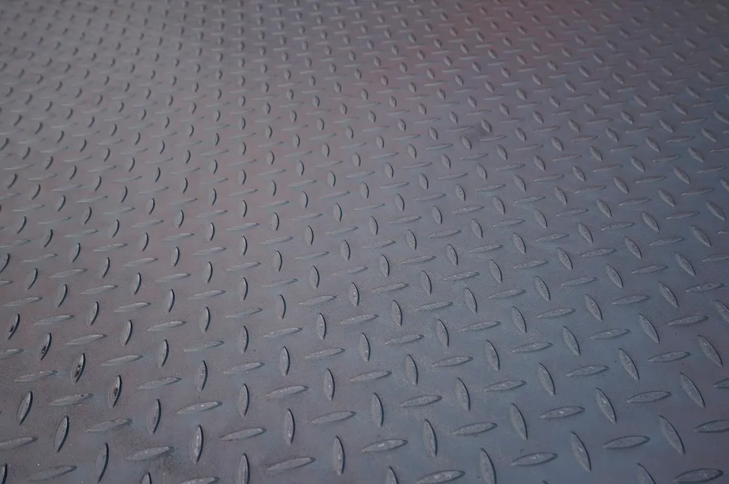 S235jr A36 Ss400 Q235B Tear Drop Mild Steel Checkered Metal Floor Plate