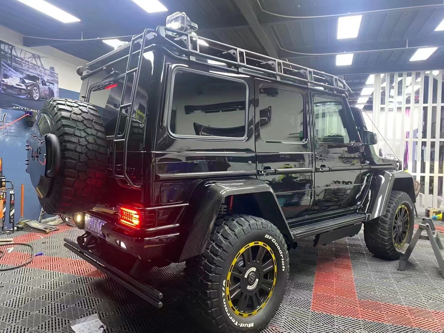 Auto Parts for Mercedes W463 4X4 Body Kit W463 4X4 G500 Carbon Fiber Widebody Wheel Eyebrows