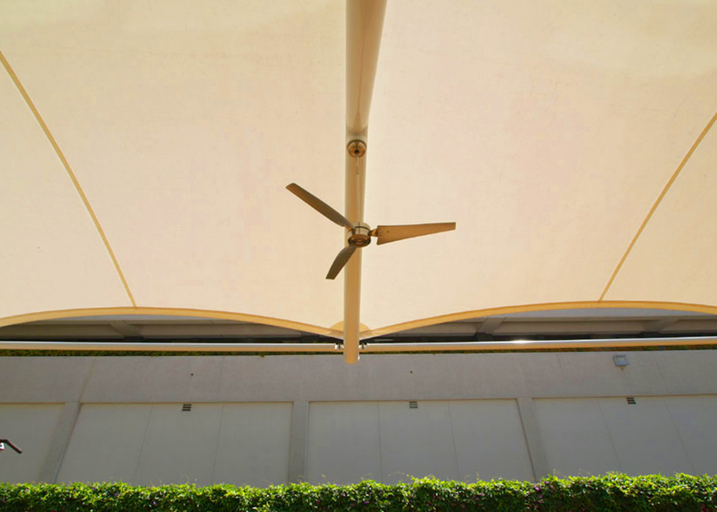 Tear Strength W/F 400/350N/5CM Fabric Tent Shade Shed For Landscape Customization