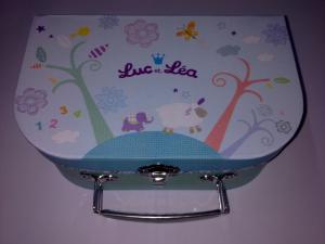 China fine pur handmade handle gift box for xmas gift children box gift party gift factory
