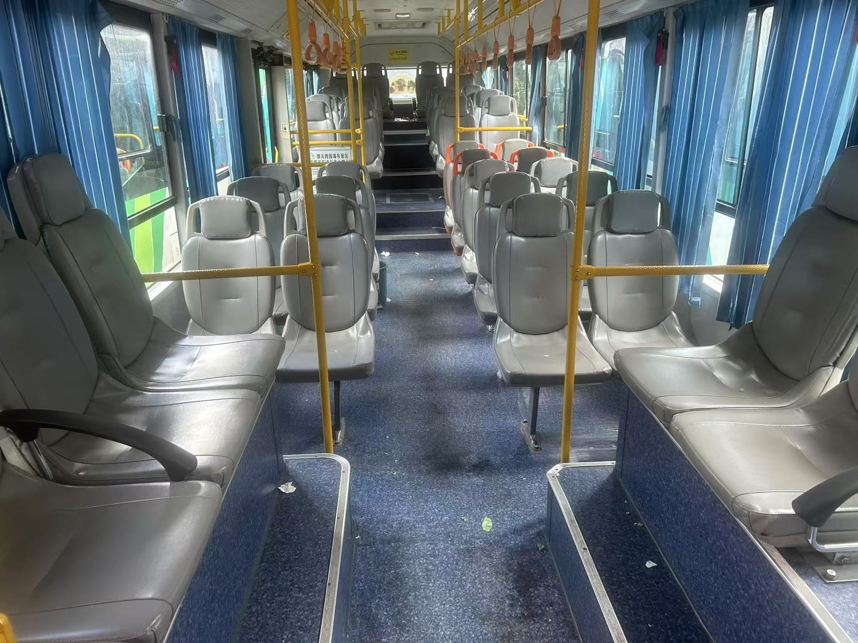 Yutong City Bus Diesel Yuchai Engine ZK6125 Double Door 43 Seaters 98 Passengers Leaf Spring