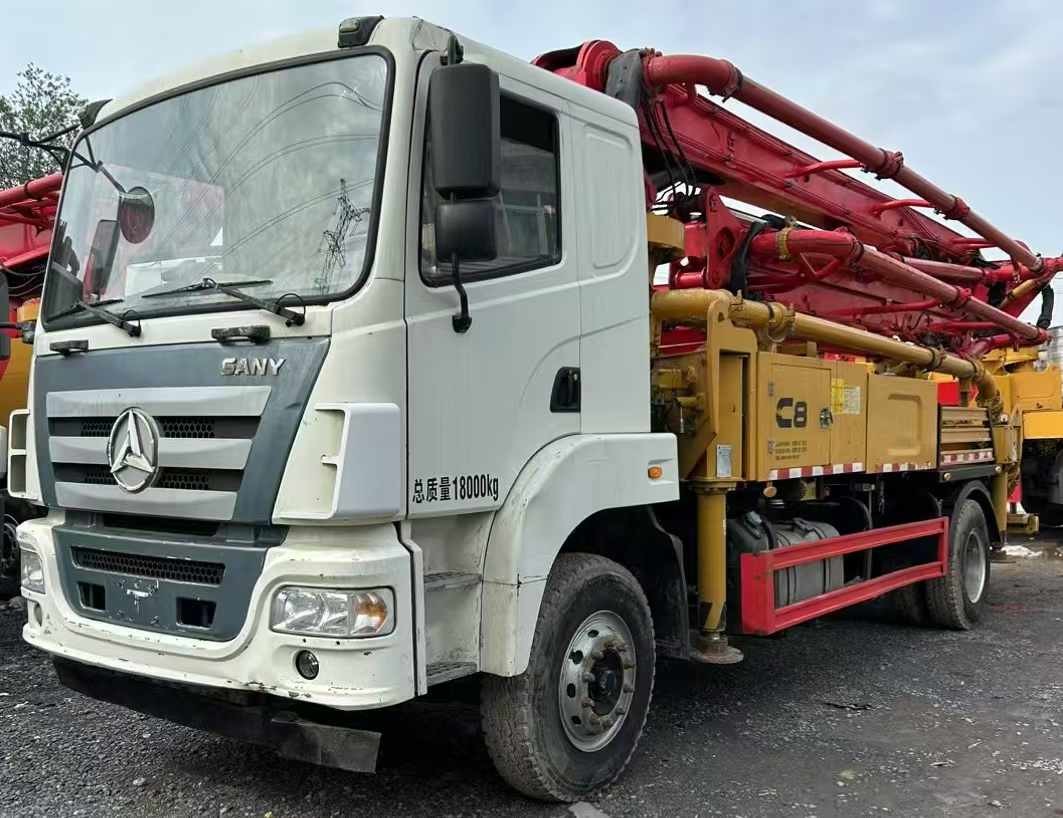 2020 Small Concrete Mixer 30 Meters Two Axle Convenient And Practical Truck-Mounted Concrete Pump