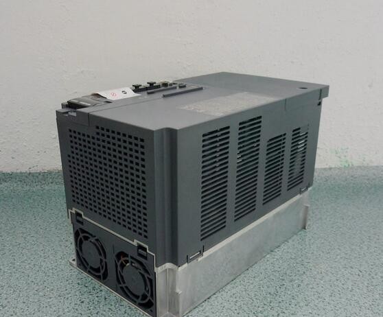 MR-J3-700B Mitsubishi Servo Driver MR-J3 Series Servo Driver Servo Motor Original adn New