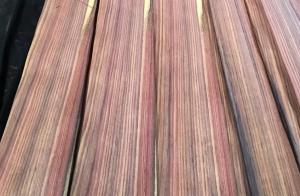 China Quarter Slicing Flat Cut Natural Wood Veneer Sonokeling 8-40cm Width factory