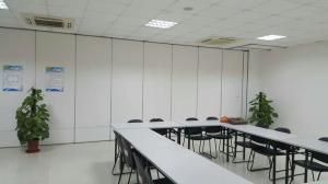 China Multi Color Acoustic Movable Partition Walls Aluminium Hanging System For Banquet Room factory