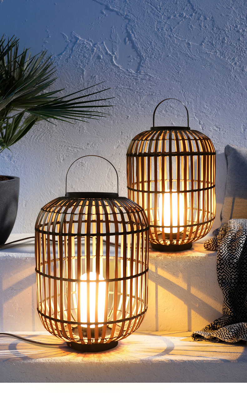 Decorative Rattan Outdoor Lantern , Woven Rattan Lamp 3500K For Atmosphere