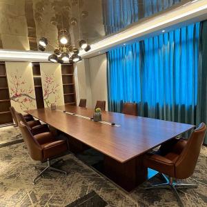 China Office Furniture Large Painted Meeting Table Conference Modern Office Desk factory