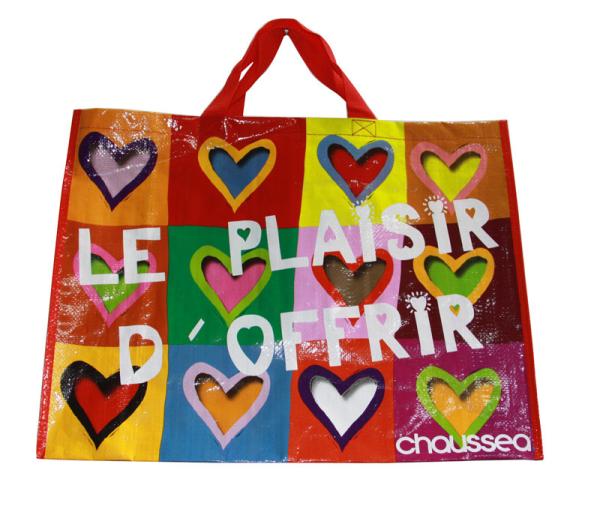 Coloful PP Woven Shopping Bags Heart Pattern 120gsm Shining Coated Cylinder