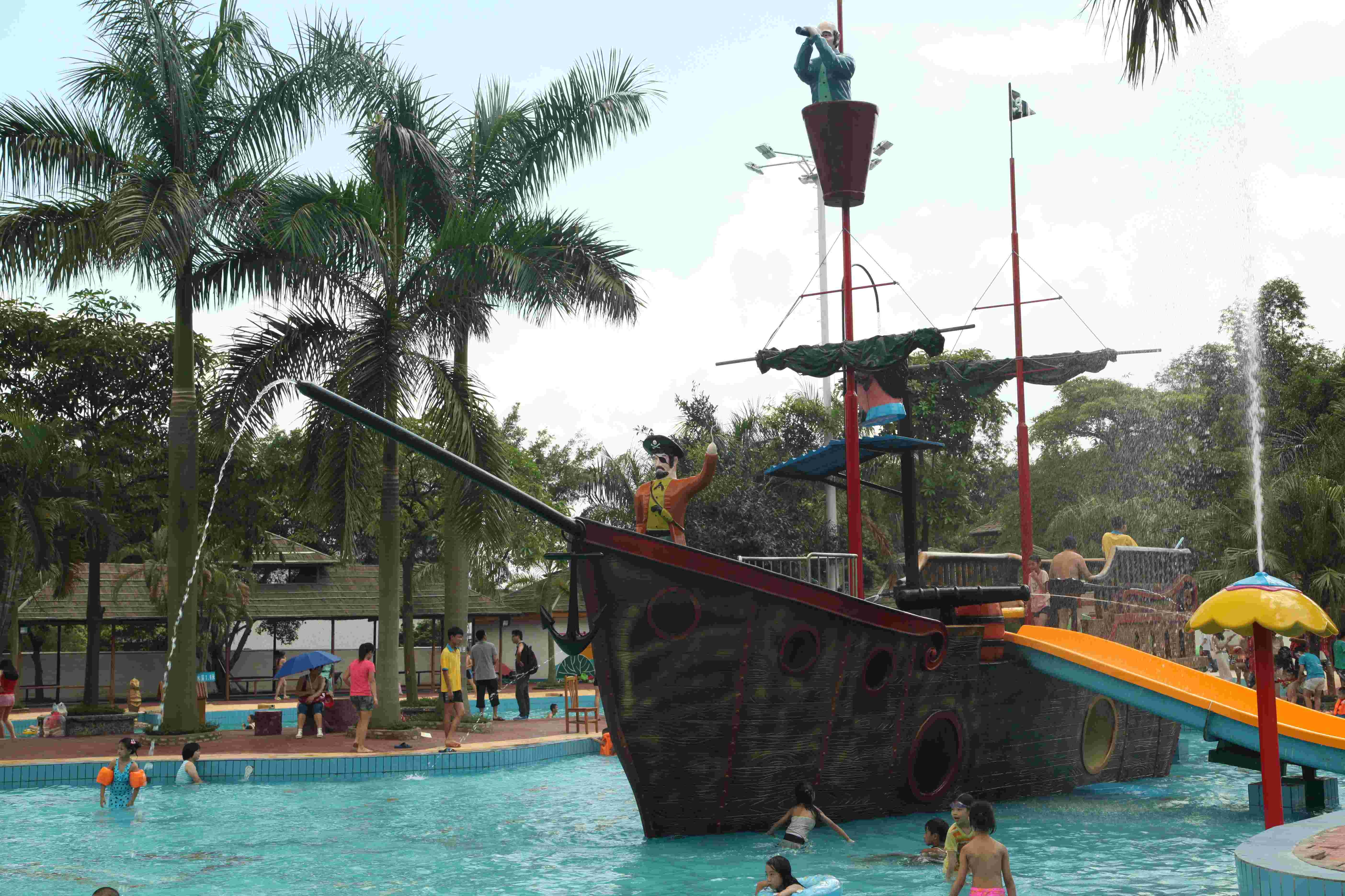 Customized Aqua Park Equipment Fiberglass Pirate Ship , Outdoor Playground Sets