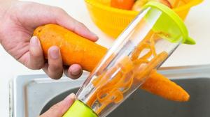 China Multifunctional Storage Vegetable And Fruit Peeler With Cylinder factory
