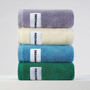 China Fresh and Simple Hand Towel Made of Soft Woven Cotton Perfect for Couples Square Shape factory