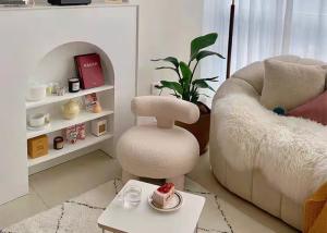 China 75cm Cute Lounge Chairs For Bedroom U Shaped Backrest Lamb Wool Sofa factory
