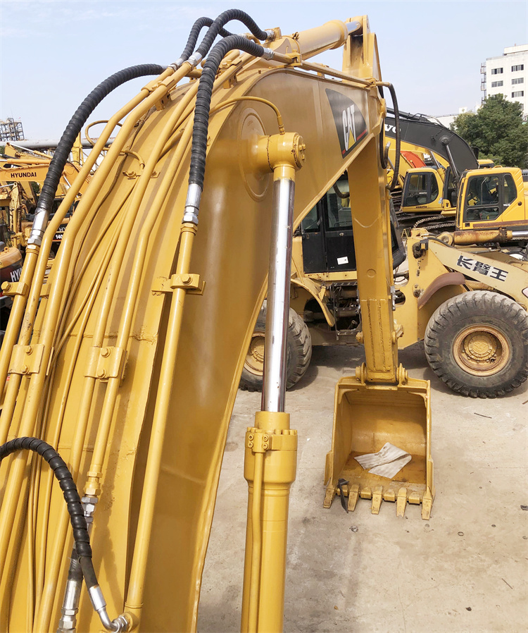 Japan Original CAT 325BL Excavator with Good Condition and Original Hydraulic Valve