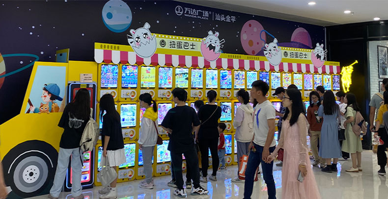 Dreamland Coin Operated Kids Turntable Card Twist Game Machine Capsule Toy Gashapon Gumball Vending Machine