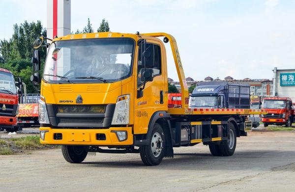 Flat Bed Car Trailer Trucks Howo 4*2 Small Towing Truck Single Cab Loading 2