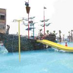 Large Holiday Resort Fiberglass Pirate Ship For Theme Water Parks , 19*13.6*9m