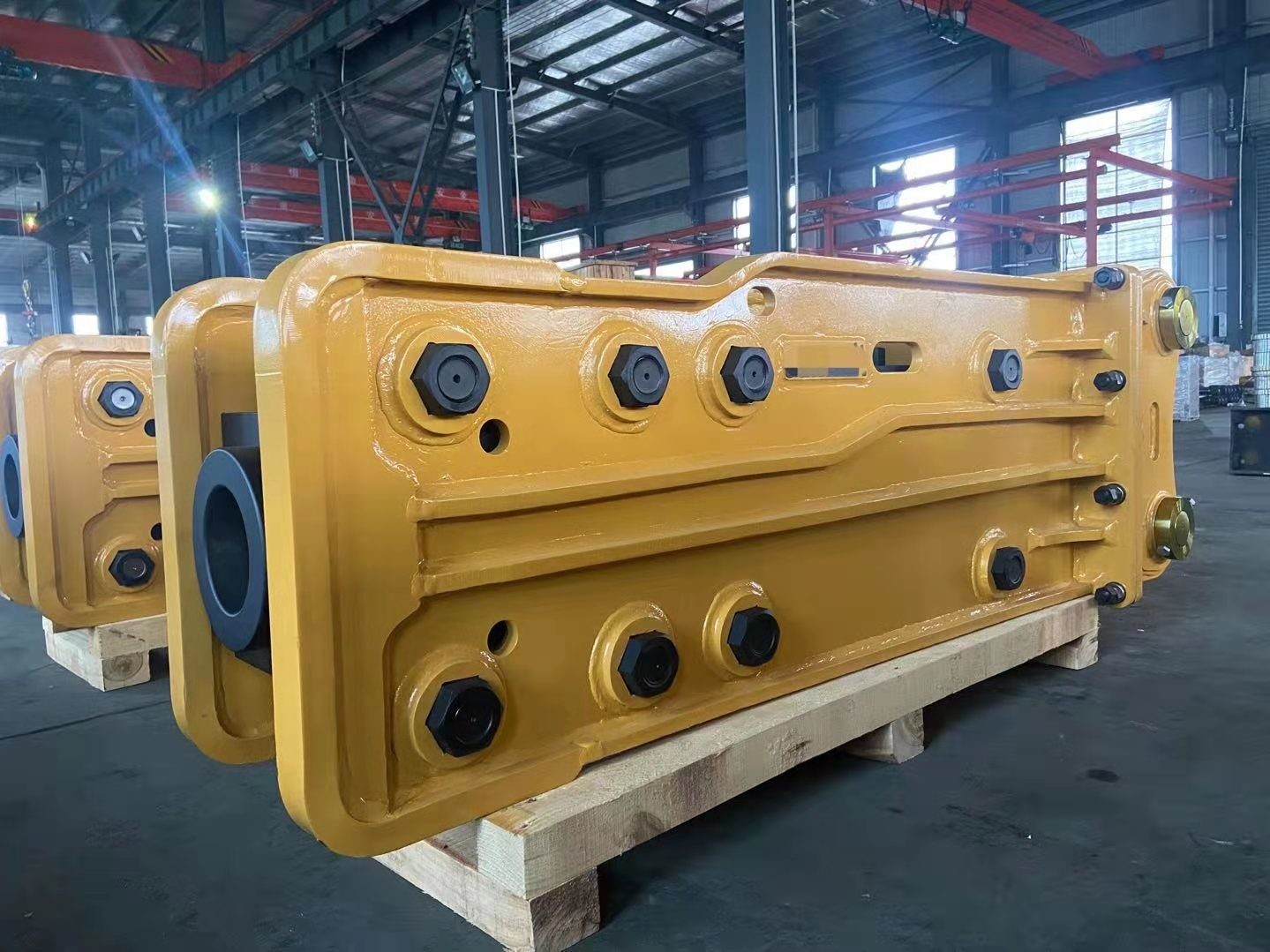 China Name:High Quanlity Hydraulic Hammer Model :SB81 Material；42CrMo factory