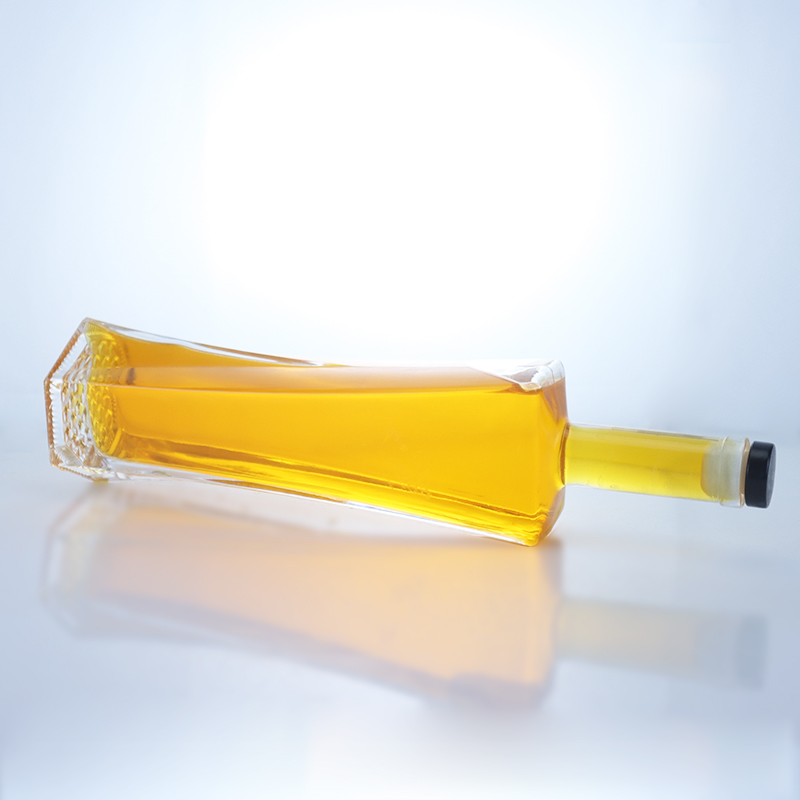 750ml Hexagonal Super Flint Material Cork Sealing Type Glass Bottle for Liquor