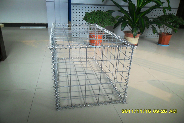 Iron Wire Mesh Rock Baskets Galvanized Stone Cages For Garden Walls