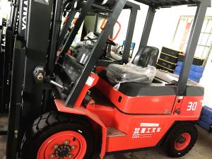 China Automatic Diesel Powered Forklift , 3 Ton Diesel Forklift Strong Powertrain System factory