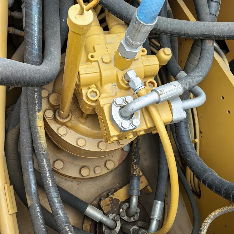 23 Ton Crawler Excavator Caterpillar 323DL Used in Good Condition with Original Valve