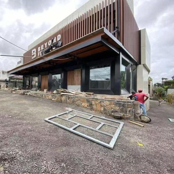 China SGS Steel Prefabricated Houses Commercial Steel Structure Prefab House factory