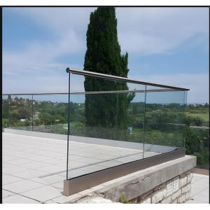 China Modern Toughened Glass Balcony Railing Windproof Custom Sizes factory