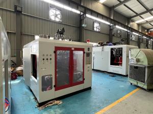 China 4 Cavity Automatic Extrusion Blow Molding Machine factory