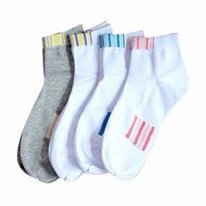 China Custom logo, deisgn various color cotton socks factory