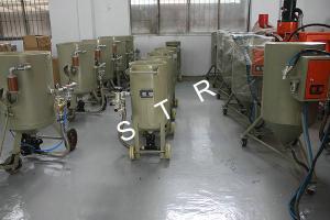 China Portable Abrasive Blasting Machine Rubber Rolls Valve Removal 100L 200L 300L 500L factory