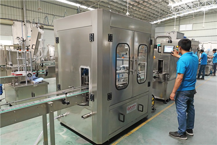 High Speed 4 Heads Liquid Bottle Filling Capping Labeling Machine for Plastic Bottles