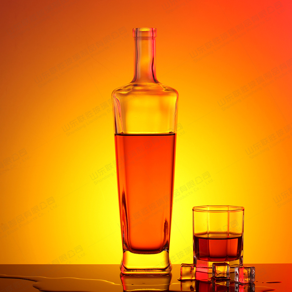 Beverage Industry Customized Clear Glass Bottles For Liquor And Spirits