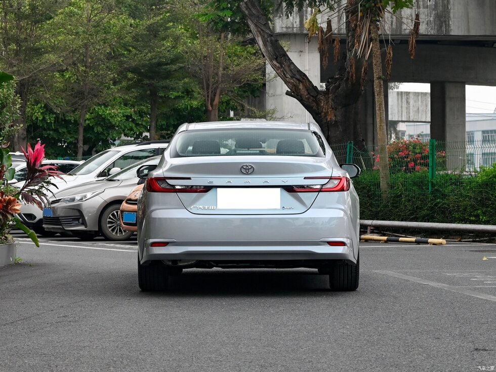 2024 Toyota Camry 4-Door Sedan 5-Seater GacT oyota 2.0 HGVP Luxury Version Sedan with 2825mm Wheelbase
