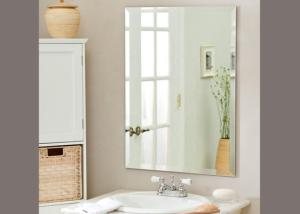 China Attractive Silver Mirror Sheet / Decorative Bathroom Wall Mirrors 4mm Thickness factory