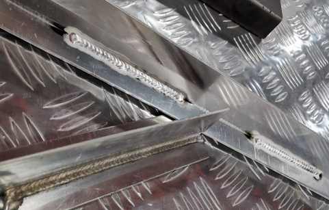 Collaborative Robot with MIG Welder for Steel Structure Industry