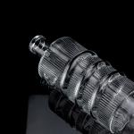 Customized Logo Clear 750ml Bar Top Emossed Snake Drawing Glass Bottle for Vodka