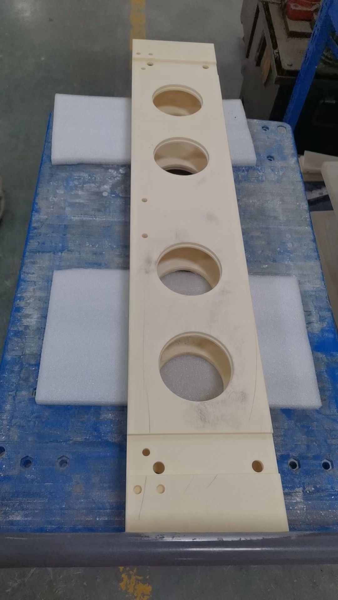 Axle Alumina Ceramic Alumina Ceramic Superior Electrical Insulation and Mechanical Strength