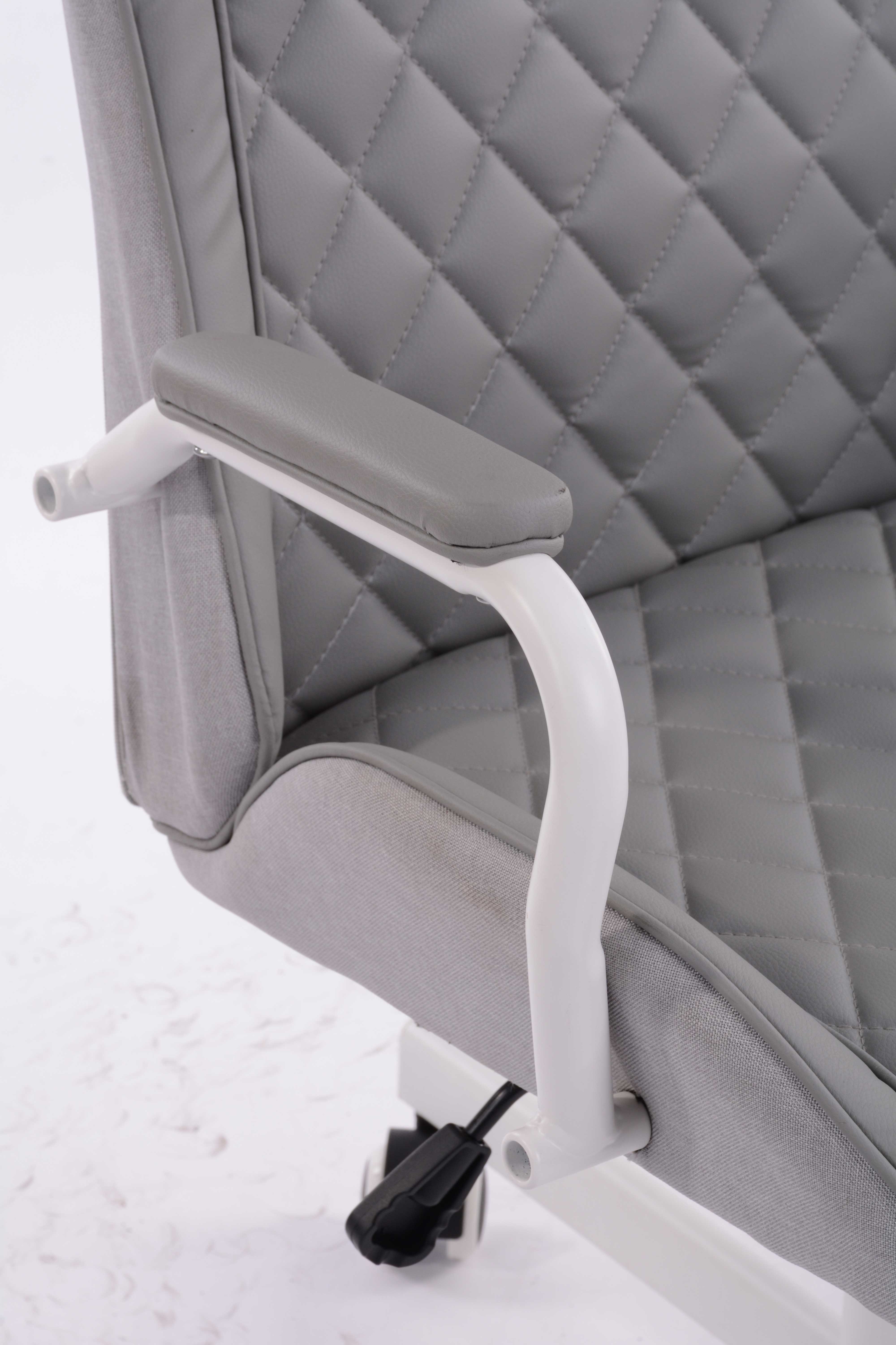 320 White Kd Metal Star Base Revolving Ergonomic Luxury Office Boss Chair with Gaslift