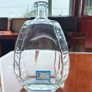 China Super Flint Material Thick Bottom 750ml Glass Base Brandy Whiskey Bottle with Collar factory