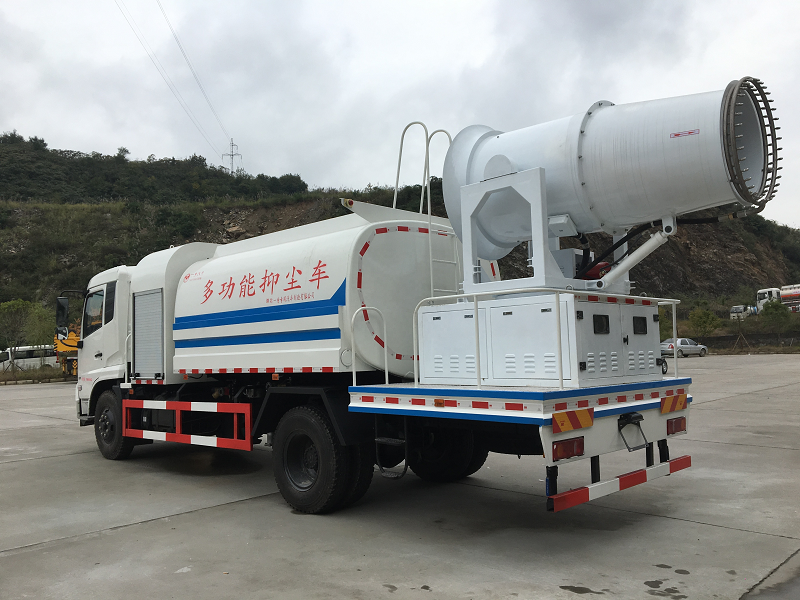 Multifunctional Dust Suppression Water Truck With 80m Sprayer And Manual Transmission