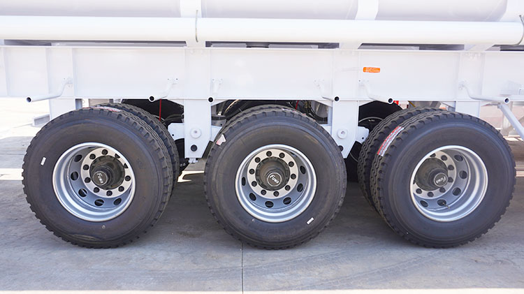 TITAN 3 axle 35/40 tons pneumatic sand cement powder truck trailer