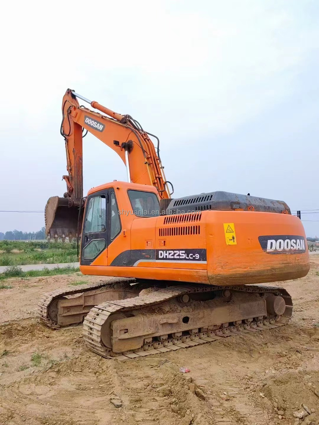 Doosan DH225 excavator with Original design Working hours 2001-4000 Original intact