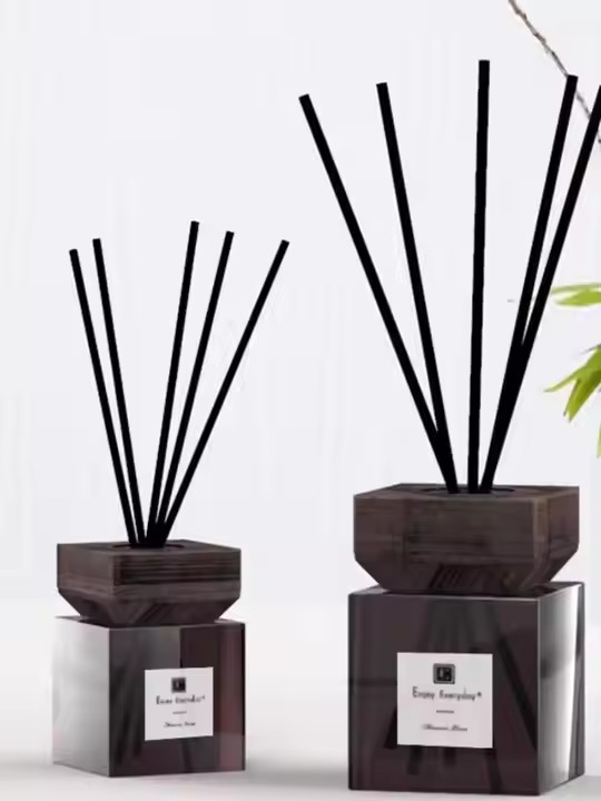 New Style Empty Square Aromatherapy Bottle with Lid High-Value Home Decorative Ornament