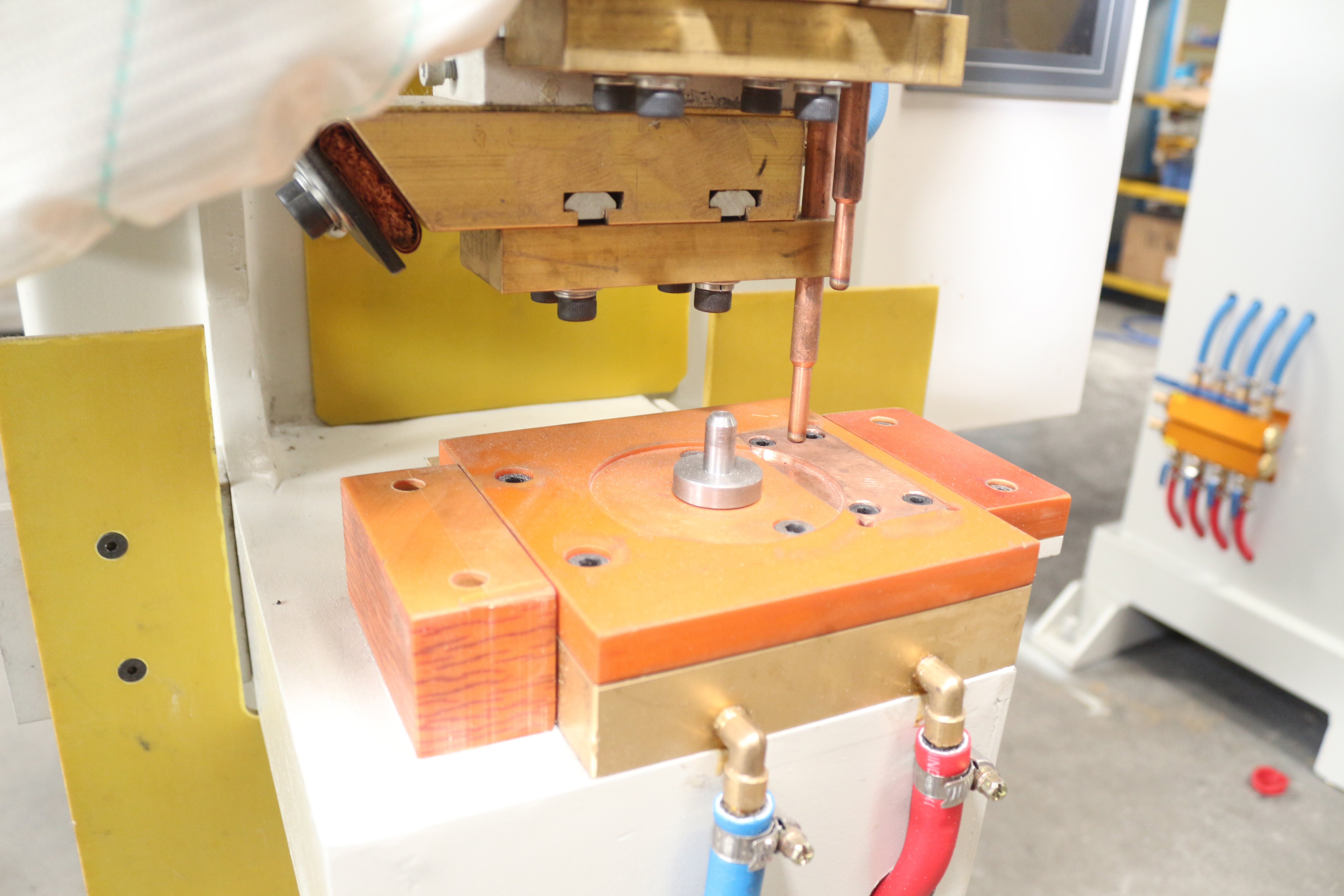 Customized 90 Kva Dc Inverter Welding Machine High Power Auto Move