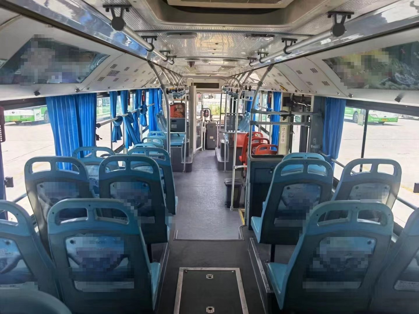 Zk6128 City Used Yutong Bus Right Hand Drive Coach Bus 60seats Diesel Engine Sightseeing